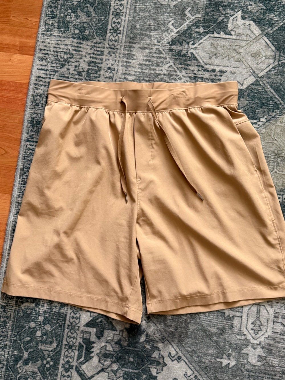 Men’s tan khaki dri fit elastic waist drawstring shorts size medium